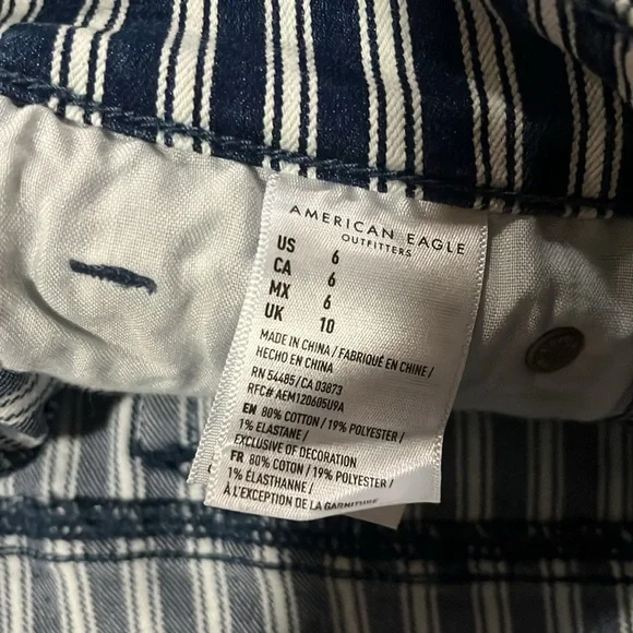 AE Shorts - Picture 3 of 5